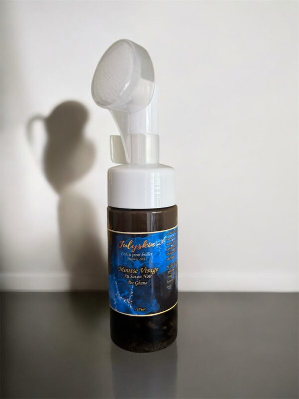 Mousse visage au savon noir du Ghana